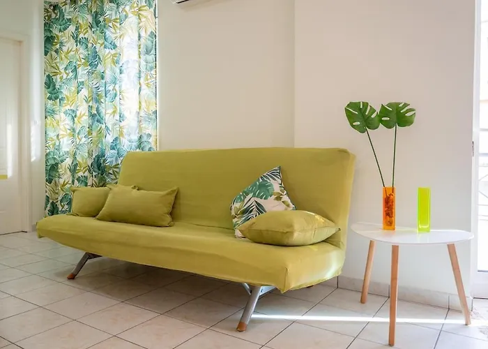 Thalia's By Sh Náuplia